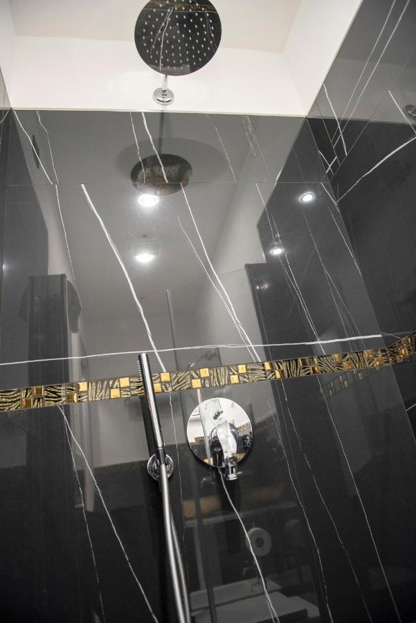 Sabriluna Rooms Специя Экстерьер фото